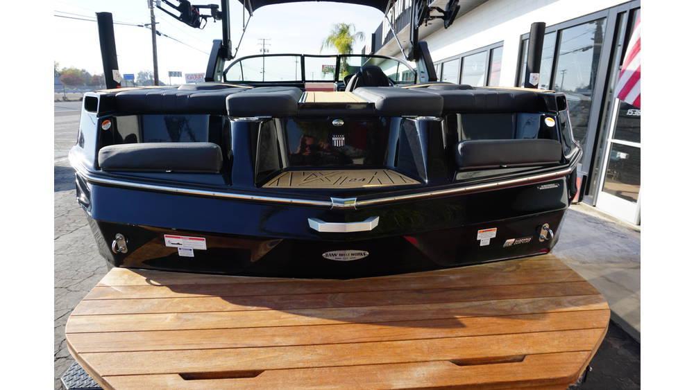 2022 MasterCraft XT24