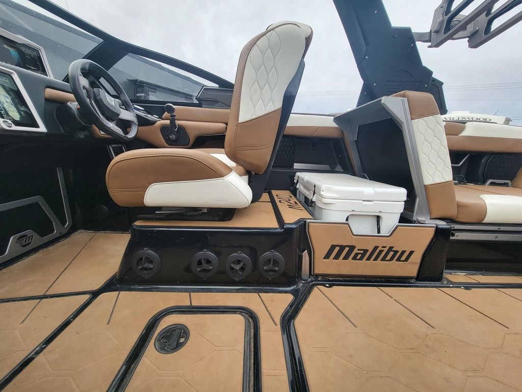 2022 Malibu Boats M240