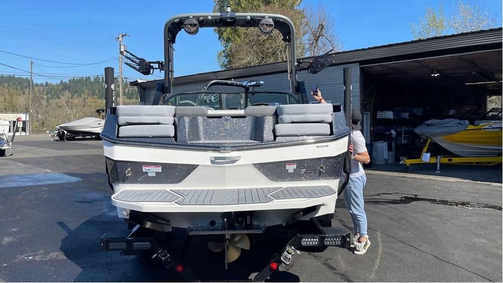 2024 MasterCraft XT23