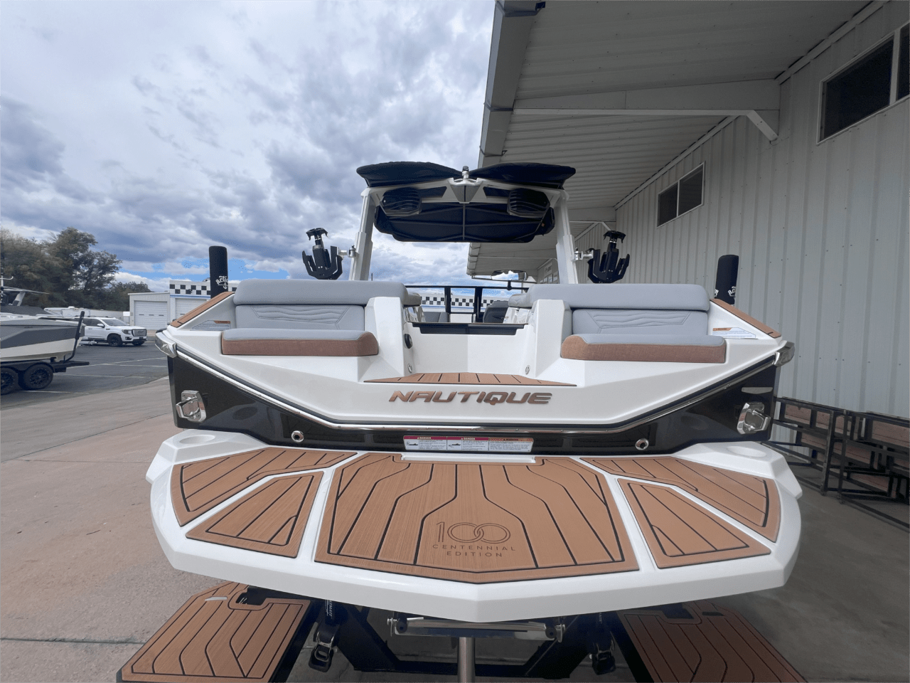 2025 Nautique G23