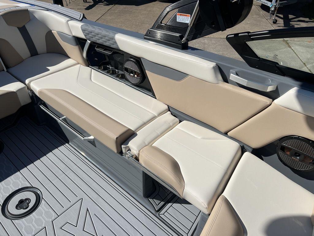 2024 MasterCraft XT24