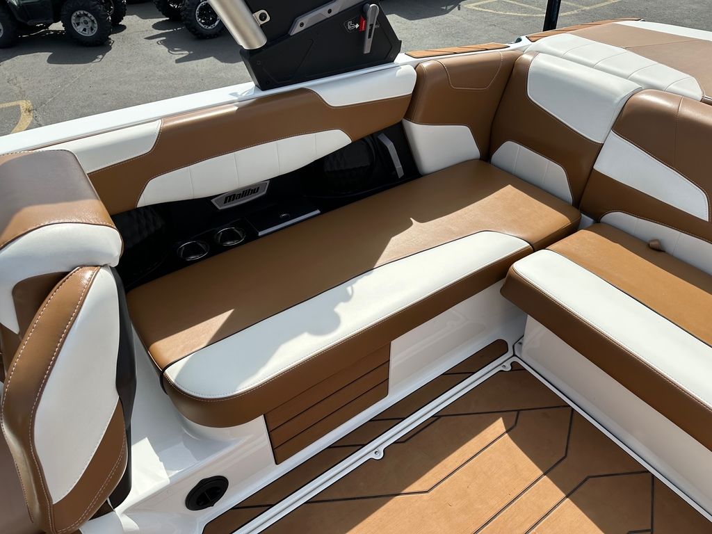 2022 Malibu Boats 22 LSV