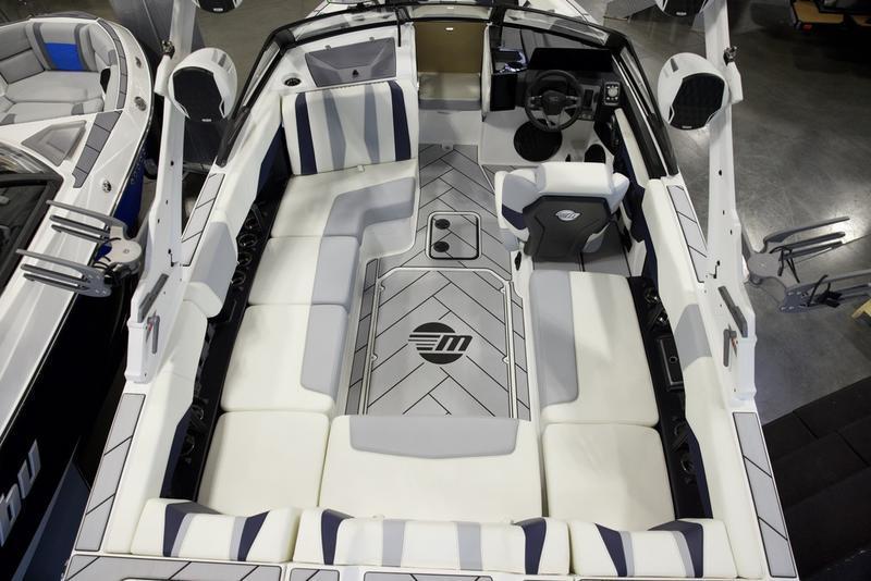 2025 Malibu 22 LSV