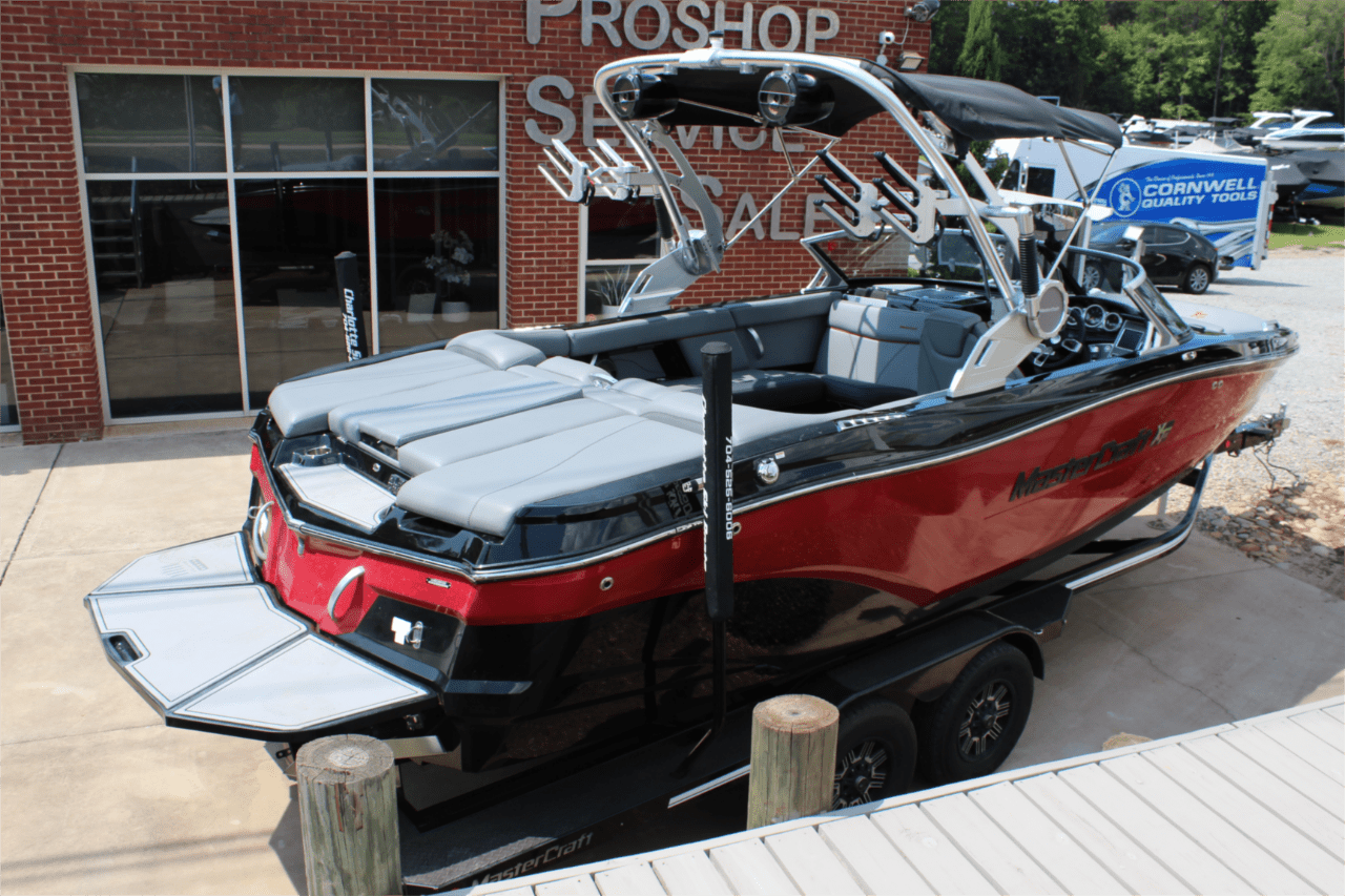 2020 MasterCraft XT22 – Excellent Condition!