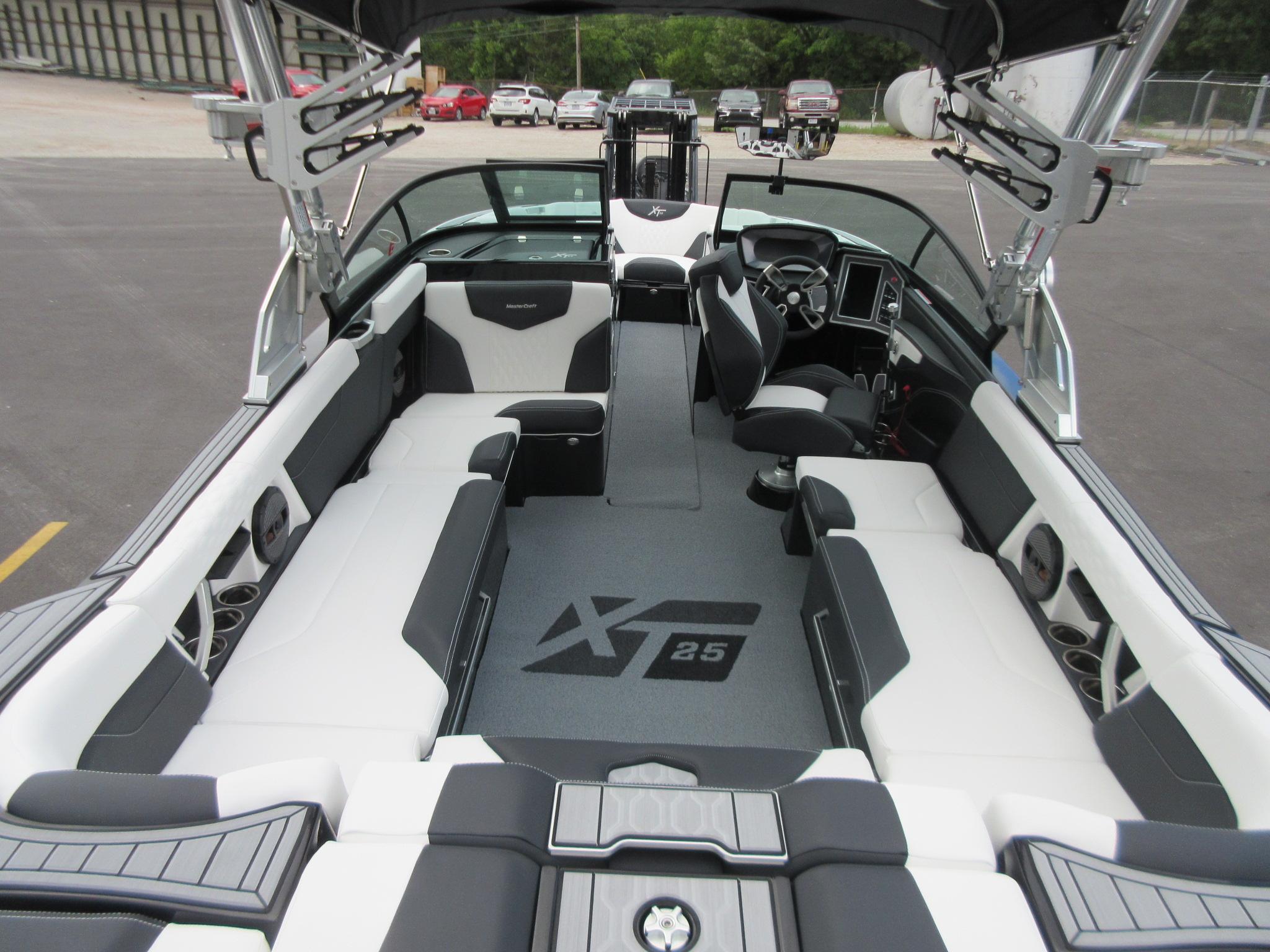 NEW 2024 MasterCraft XT25