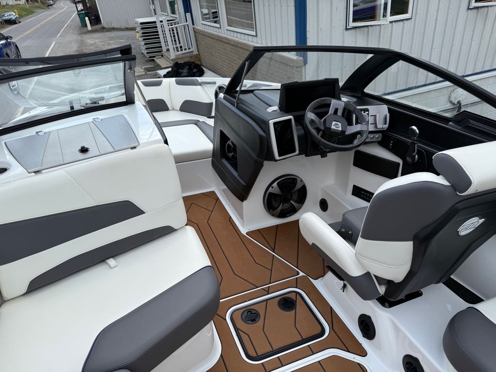 2021 Malibu Boats Wakesetter 22 LSV