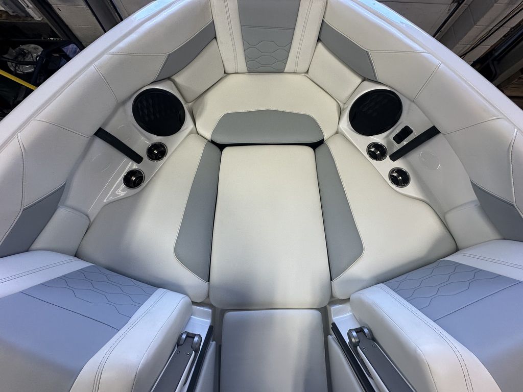 2024 Malibu Boats 23 LSV