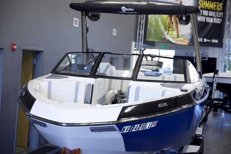 2024 Malibu 23 LSV