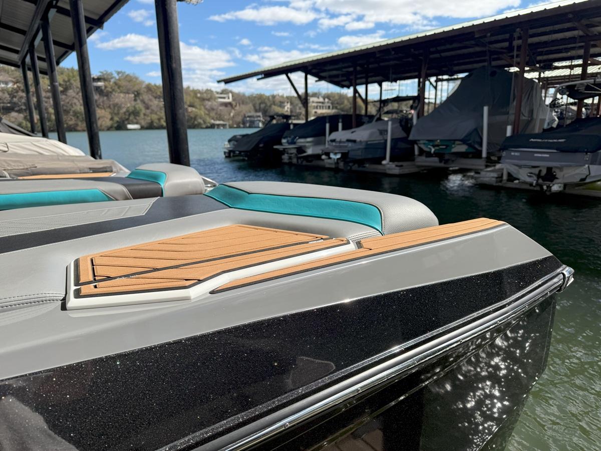 2021 G23 NAUTIQUE with thrusters