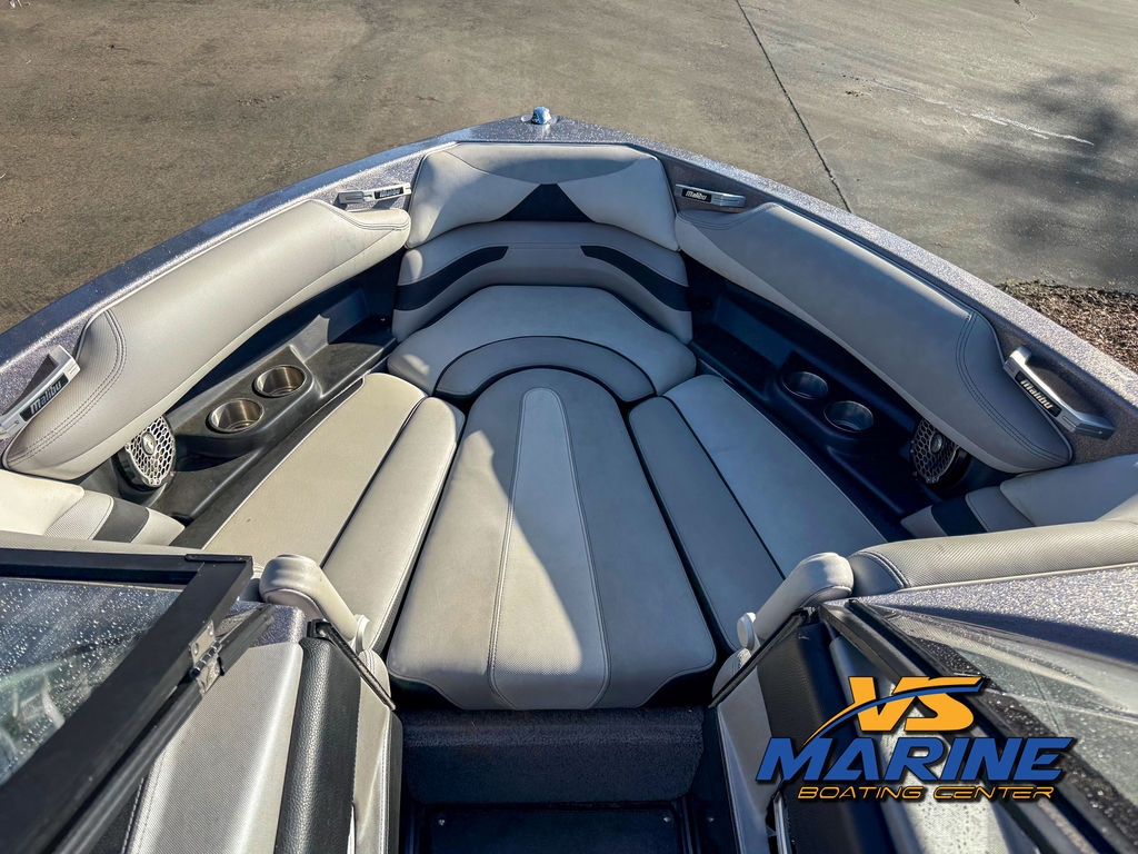 2016 Malibu Boats 23 LSV