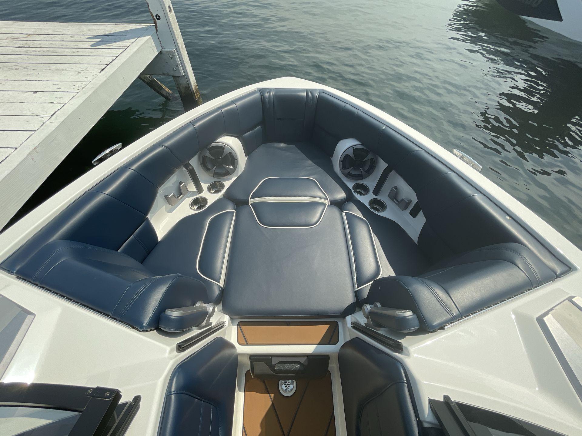 2021 Malibu 23 LSV