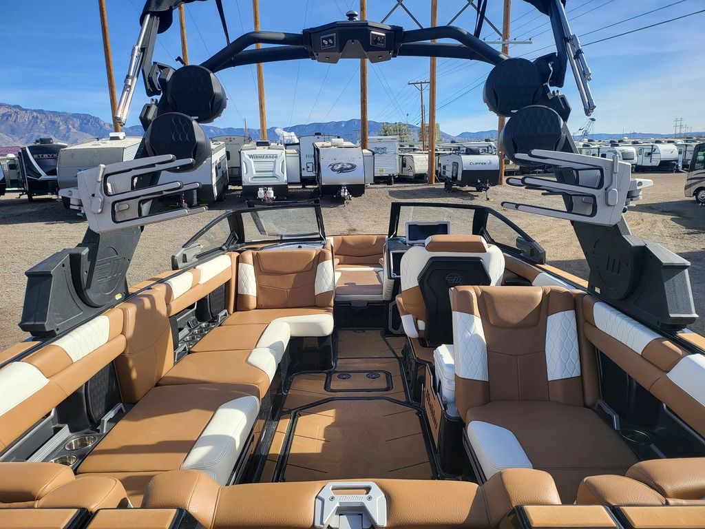 2022 Malibu Boats M240