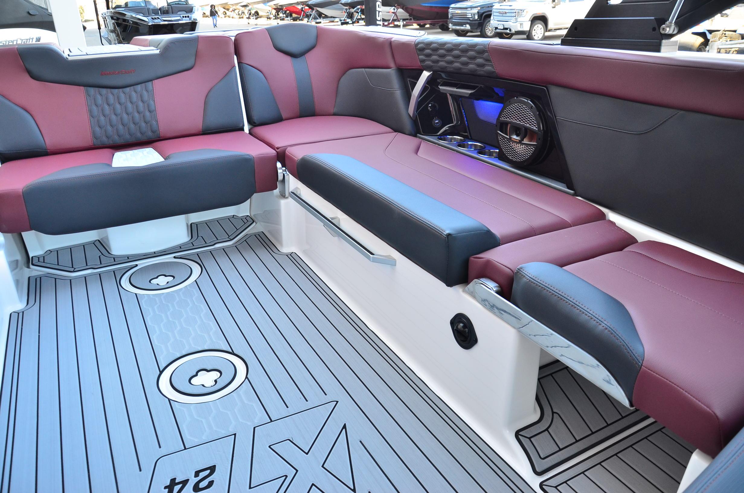 2024 MasterCraft XT24 w/ Ilmor 6.2! LOADED. Model Year End Clearance Priced!