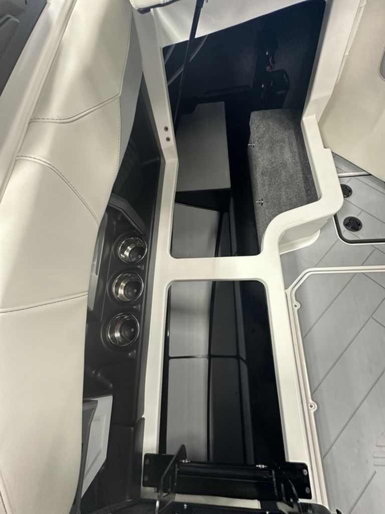 2024 Malibu Boats 23 LSV