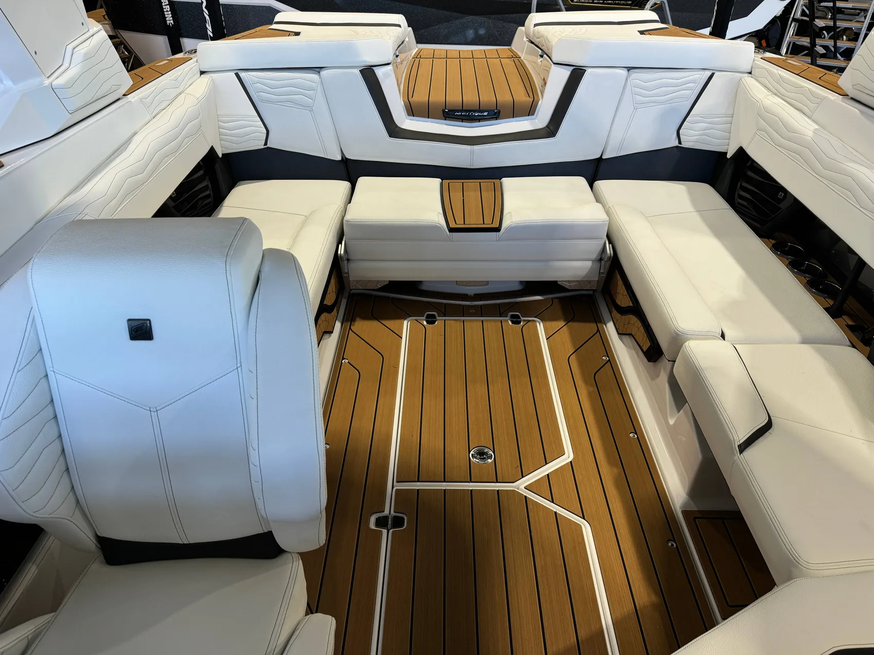 2025 Nautique G23