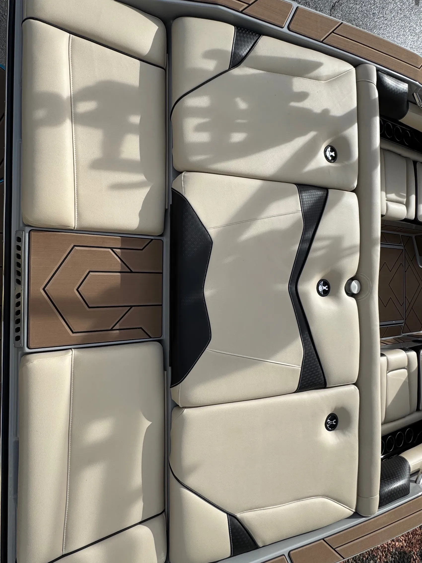2025 Supreme S220