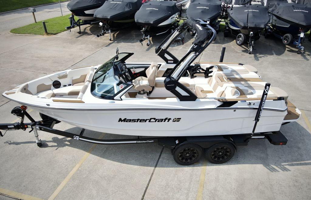 2023 MasterCraft XT23