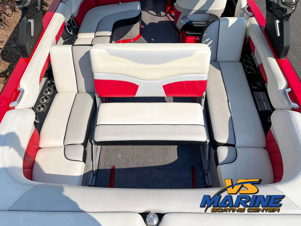 2017 Malibu Boats 25 LSV