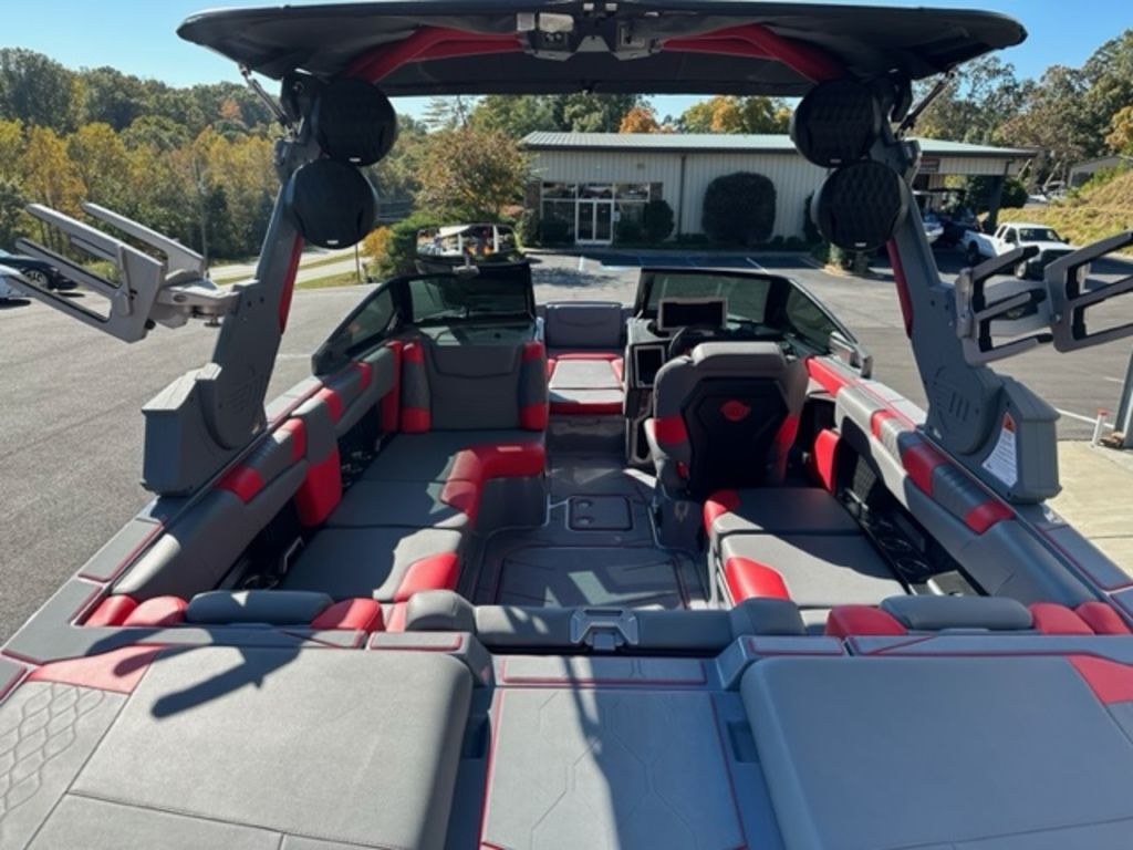 2022 Malibu Boats M220
