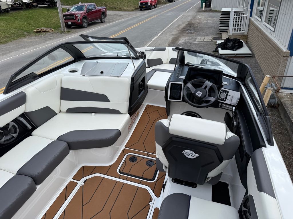 2021 Malibu Boats Wakesetter 22 LSV