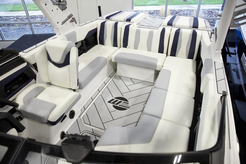 2025 Malibu 22 LSV