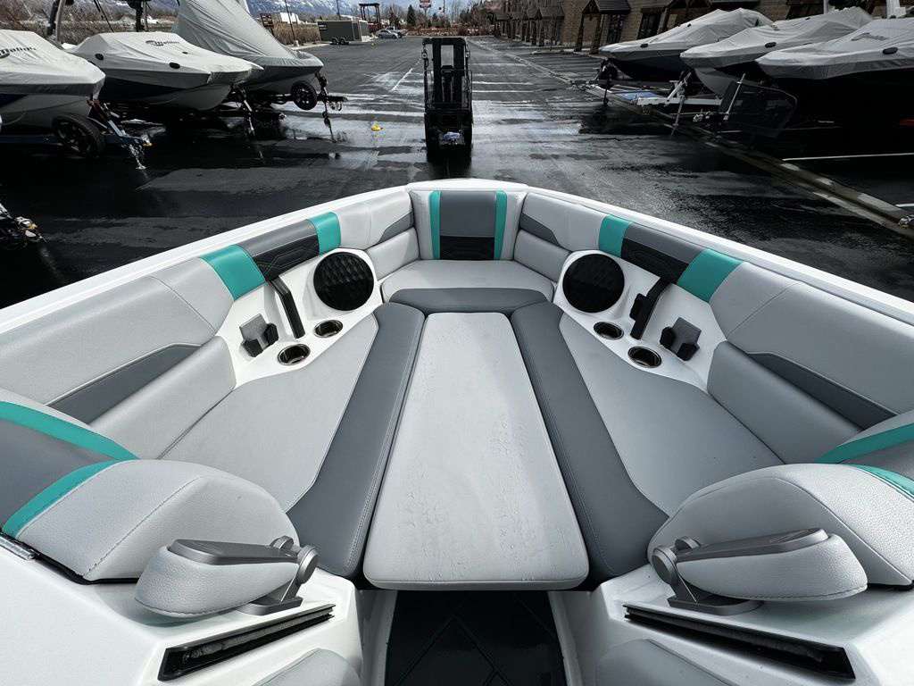 2023 Malibu 26 LSV