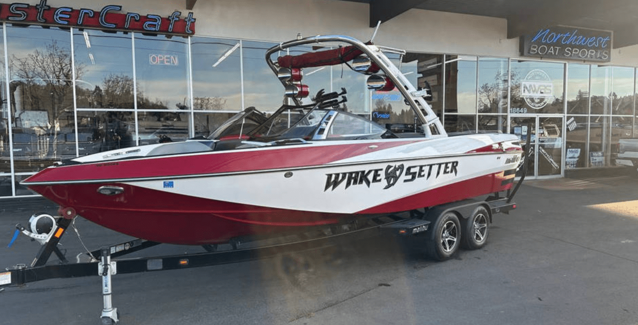 2012 Malibu Boats Luxury Sport-V Sunscape 247 LSV