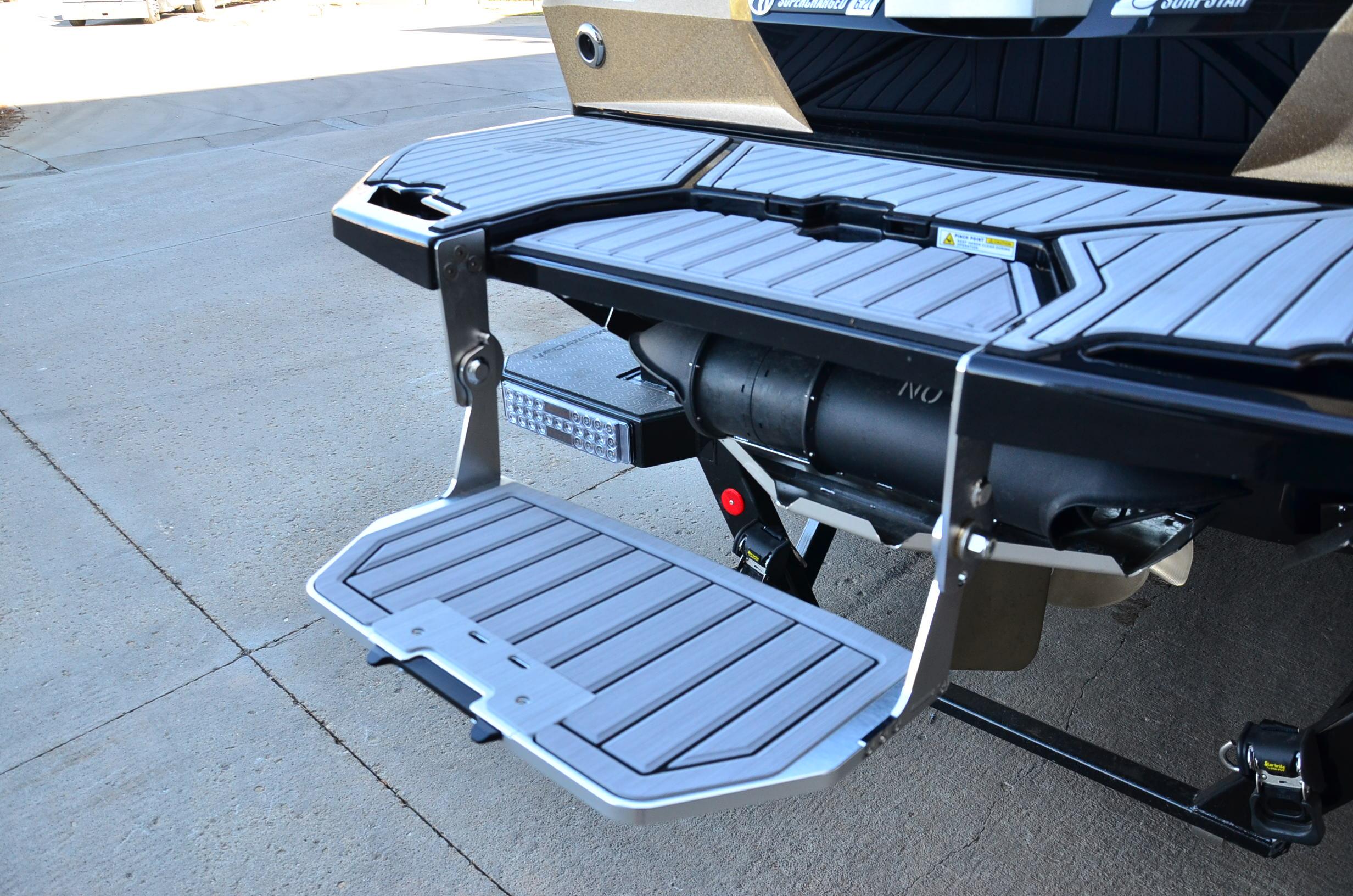 2024 MasterCraft XstarS – Ilmor 6.2 SuperCharged, LOADED! 2024 Model Year End Clearance!