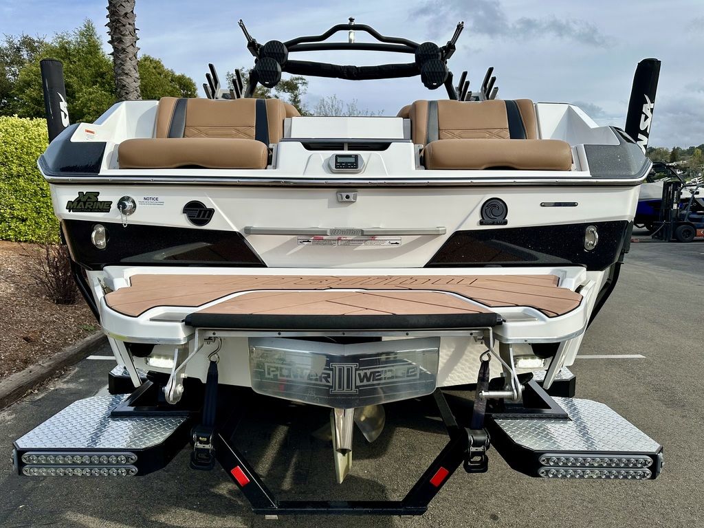 2022 Malibu Boats 25 LSV