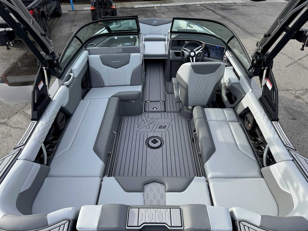 2025 MasterCraft XT22