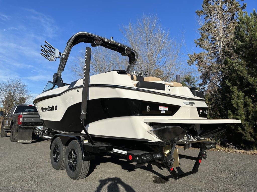 2024 MasterCraft XT23