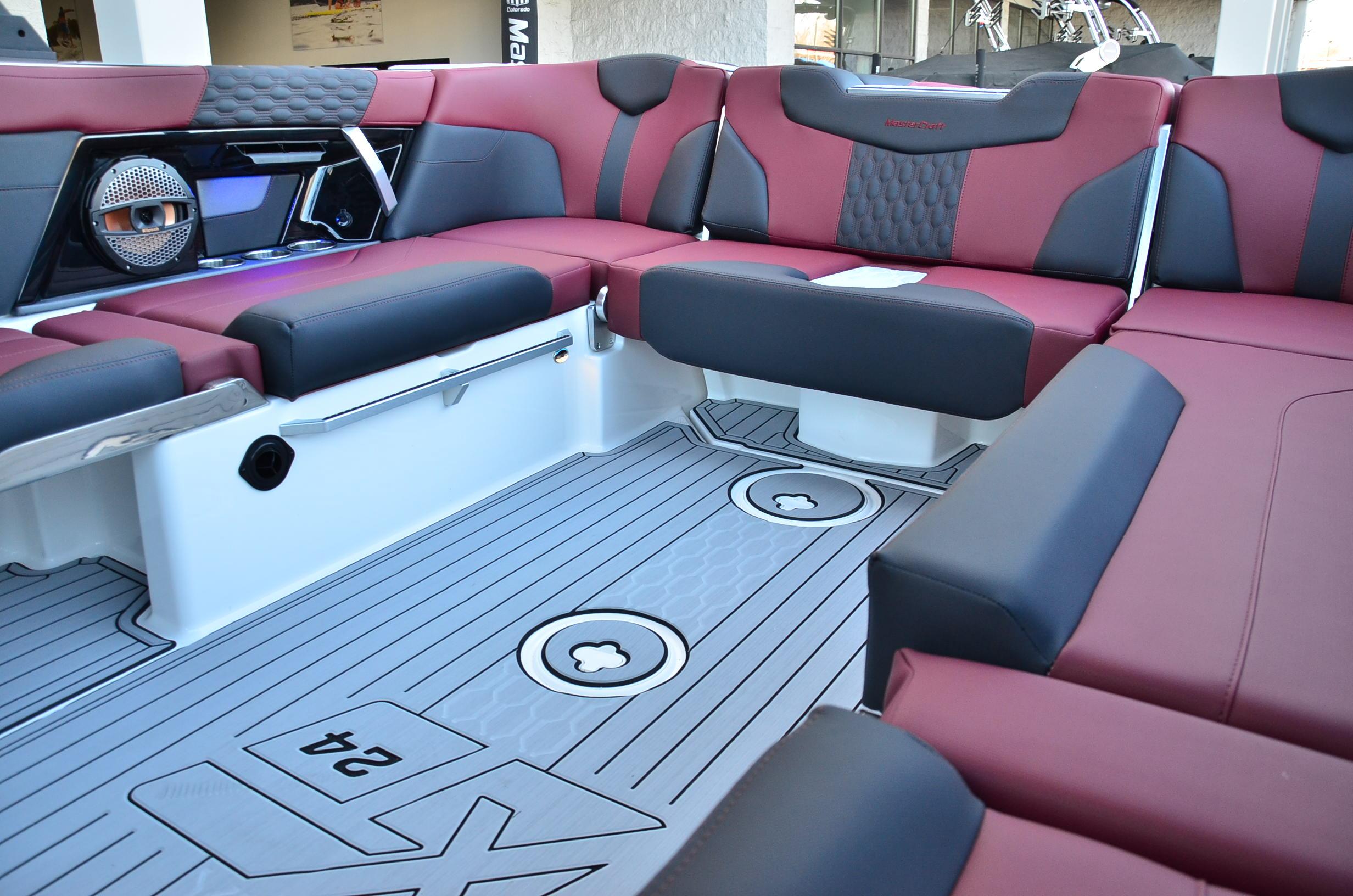 2024 MasterCraft XT24 w/ Ilmor 6.2! LOADED. Model Year End Clearance Priced!