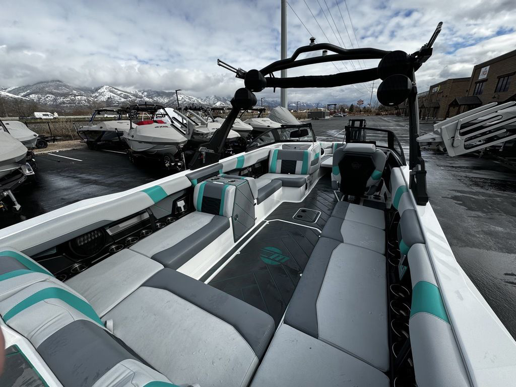 2023 Malibu 26 LSV