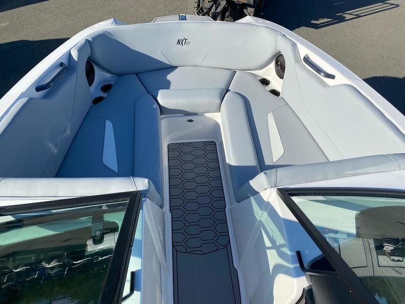 NEW 2023 MasterCraft NXT22