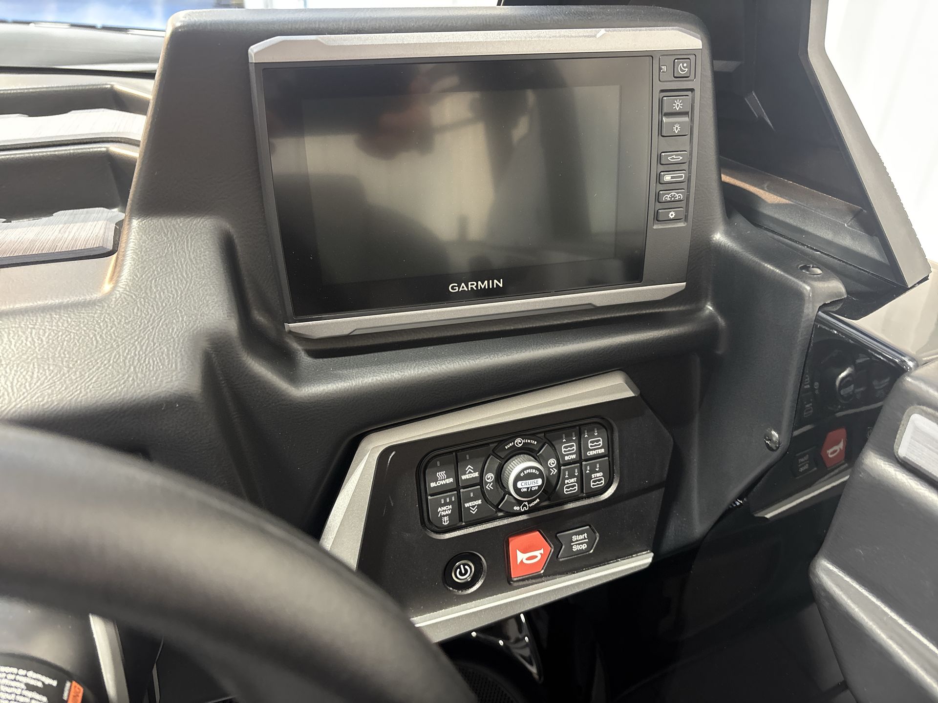 2025 Axis A225 Icon