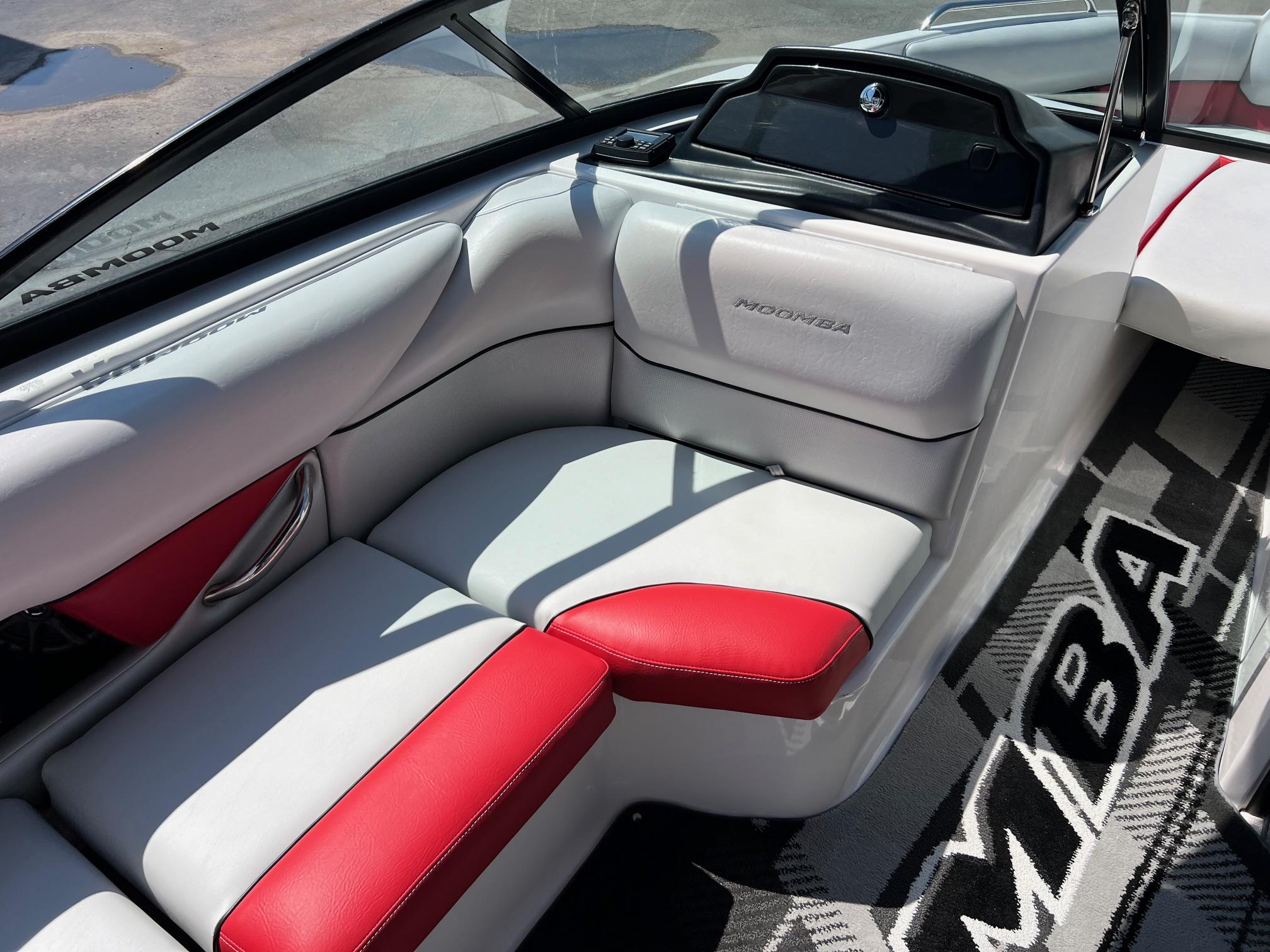 2013 MOOMBA MOJO 2.5 W/SURF SYSTEM AND XXL BALLAST SYSTEM PKG