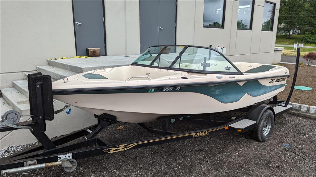 2001 Ski Nautique 196 Open Bow