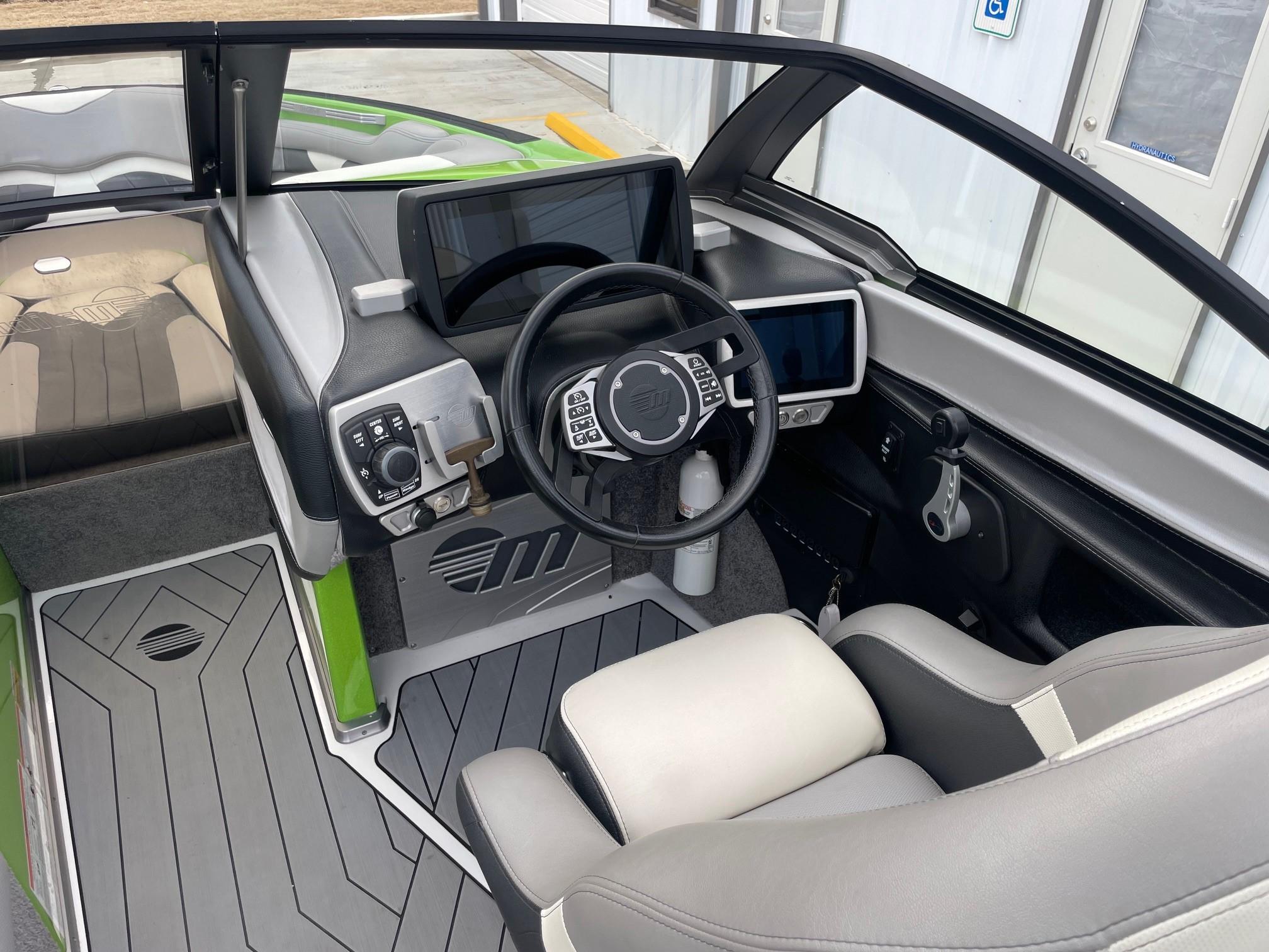 2018 Malibu 25LSV Brochure Boat