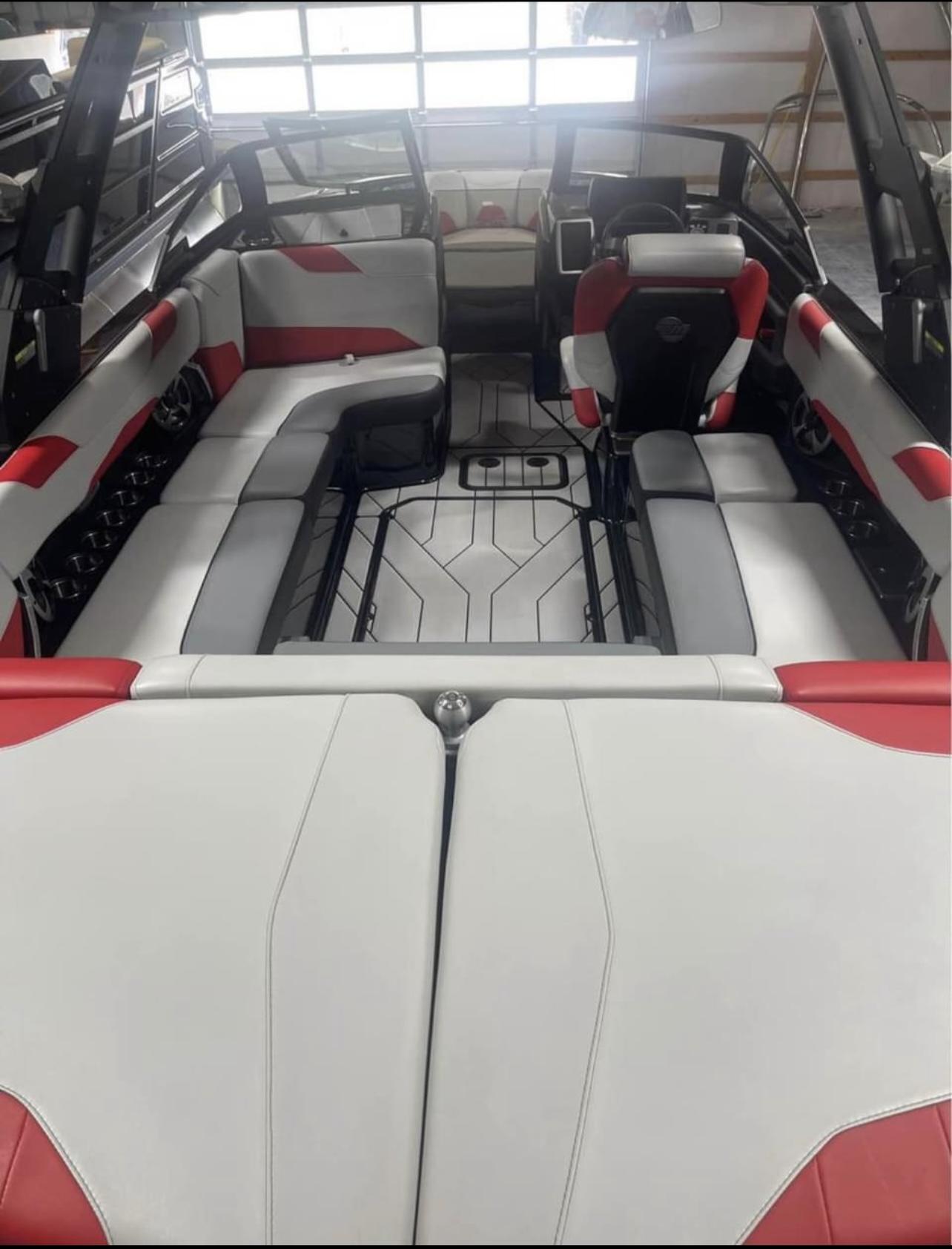 2020 Malibu 23LSV LOW HOURS