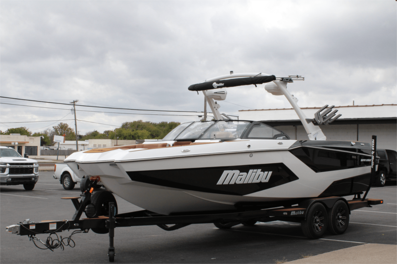 2025 Malibu 24 MXZ