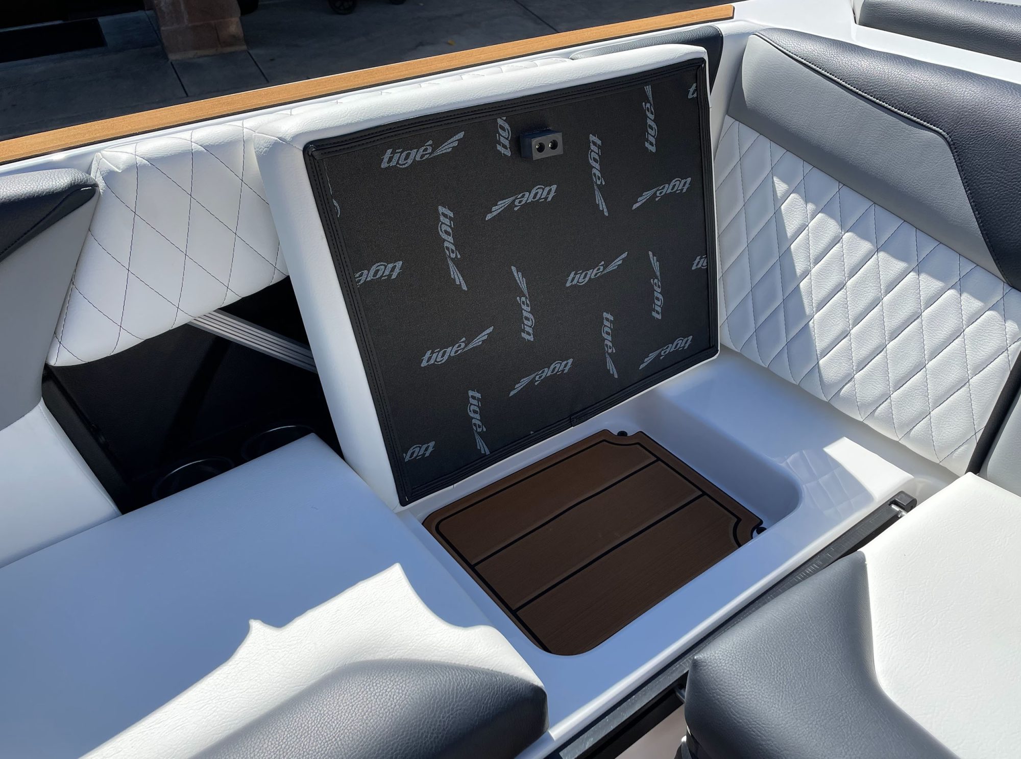 2024 TIGE Z3 23.5 foot wavemaker