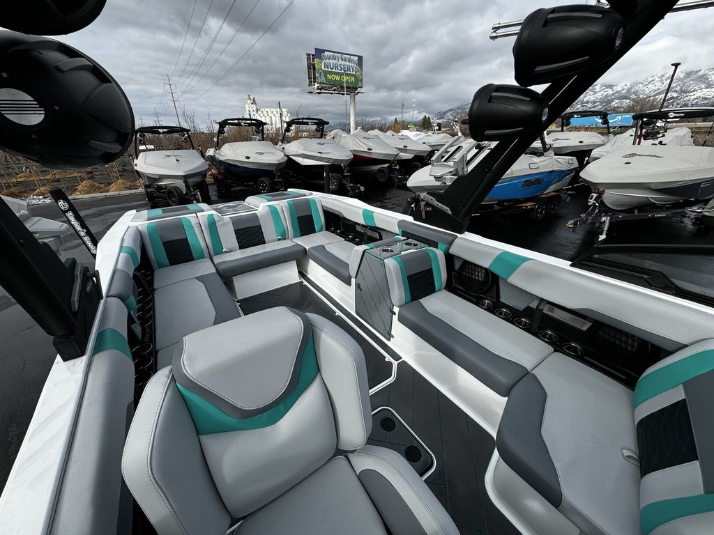 2023 Malibu 26 LSV