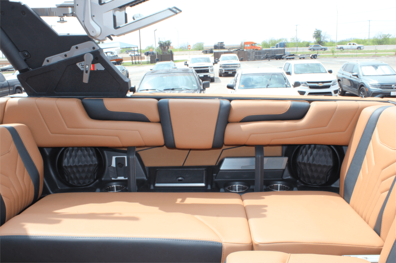 2025 Malibu 25 LSV