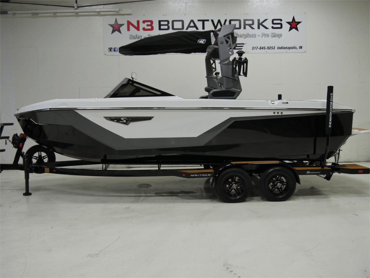 2025 Nautique S23 – Anthracite Metallic/Jet Black