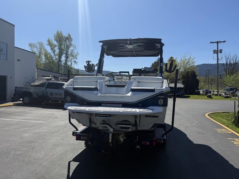 2025 Nautique G23