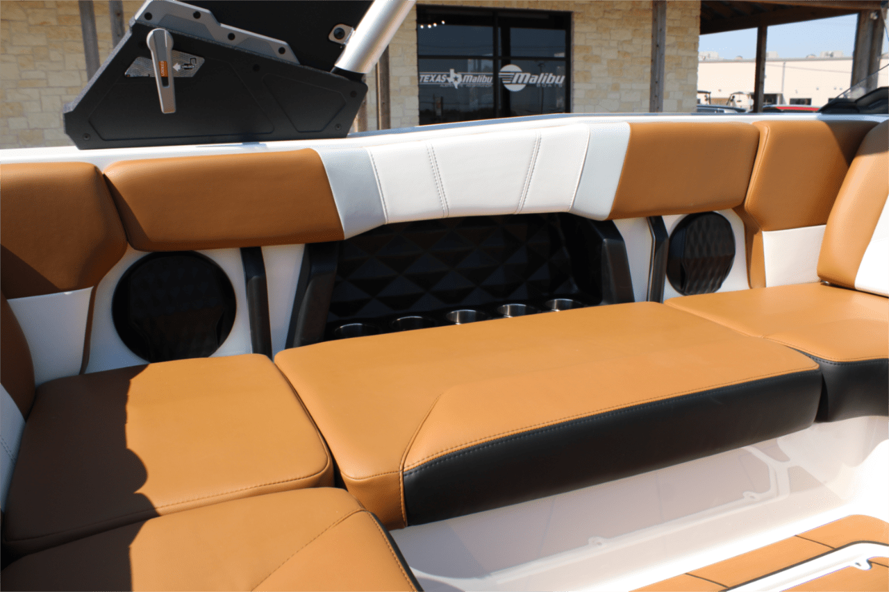 2025 Malibu 21 LX