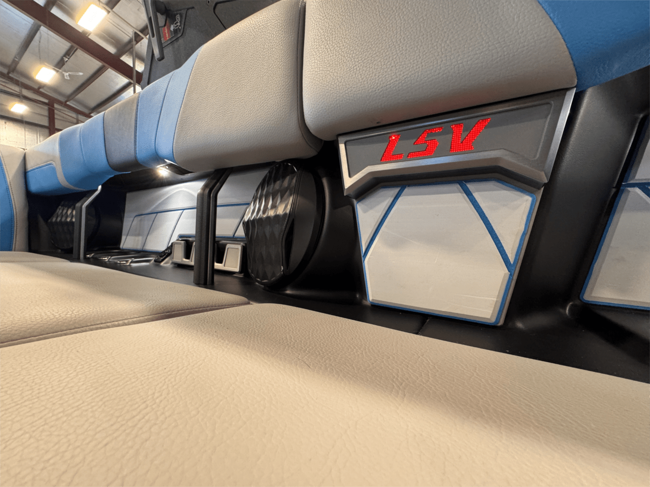 2022 Malibu 23 LSV