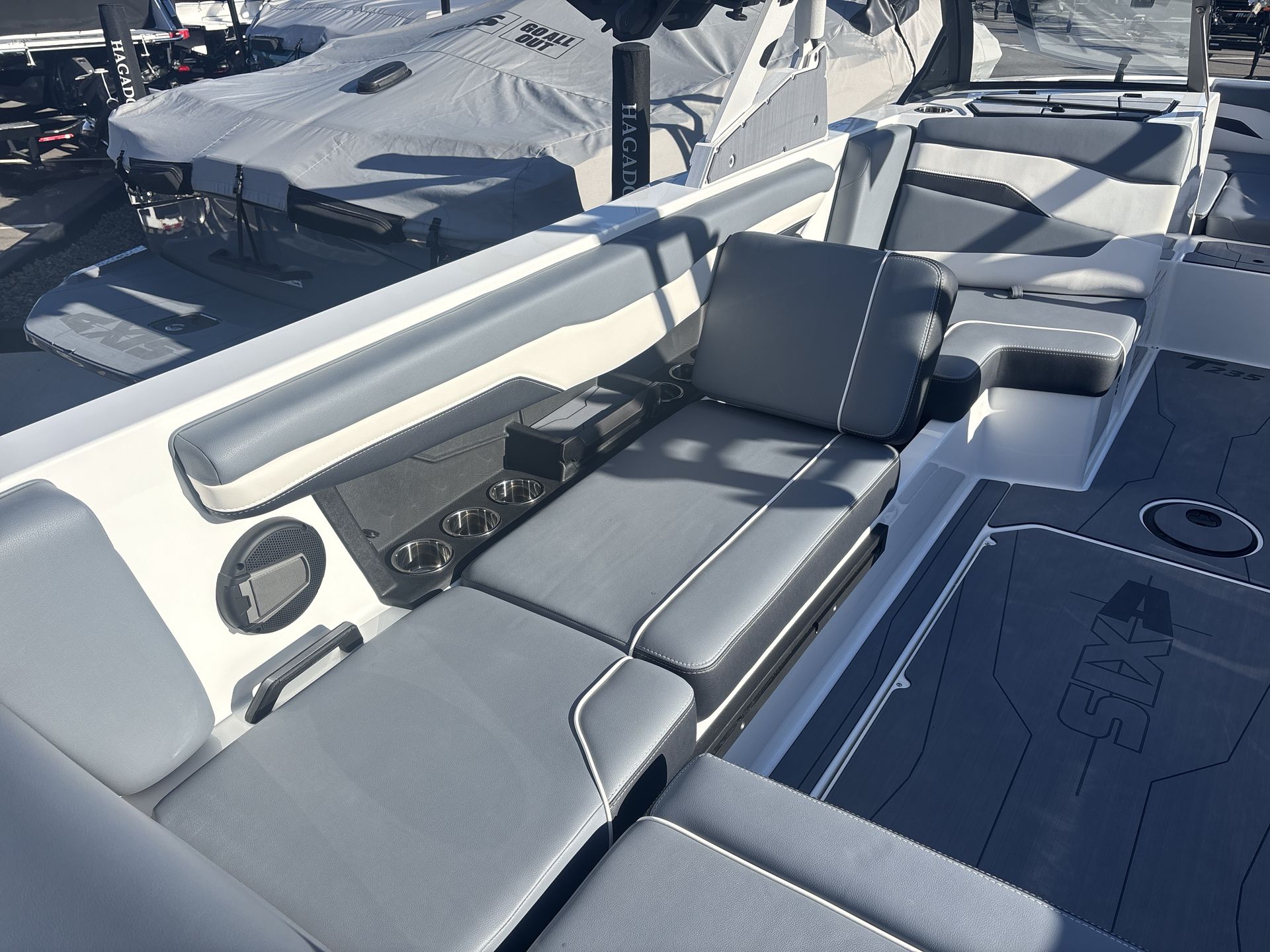 2025 Axis T235 Icon
