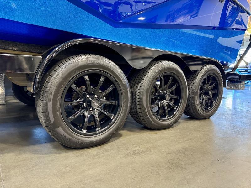 2022 Axis T250