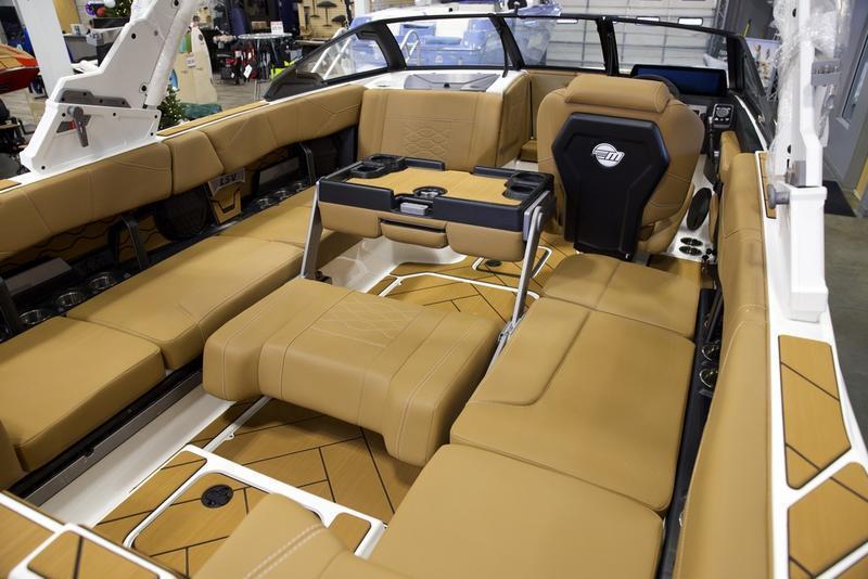 2025 Malibu 23 LSV